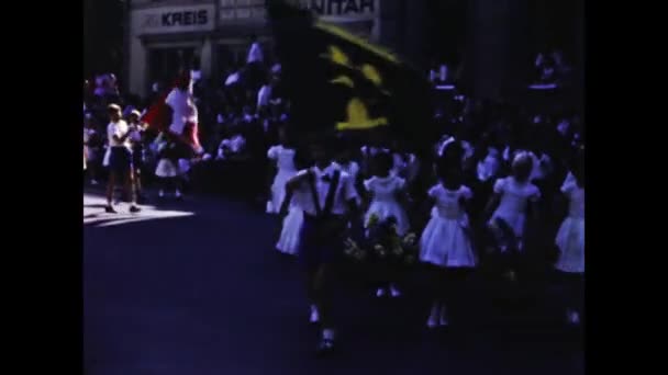 Bruneck Italy June 1955 Kinderfest Bruneck Scene 50S — Stock Video