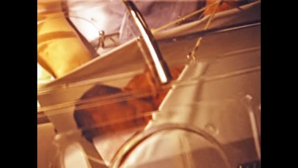 Ospedalino Włochy Mogą 1955 Scena Szpitalnego Inkubatora Niemowląt Latach Tych — Wideo stockowe