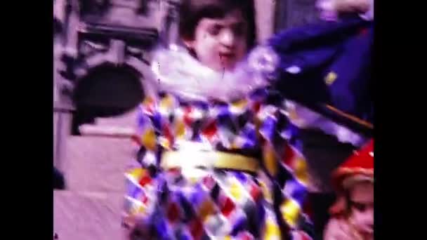 Milan Italy March 1966 Children Dressed Carnival Harlequin Scene 60S — Vídeos de Stock