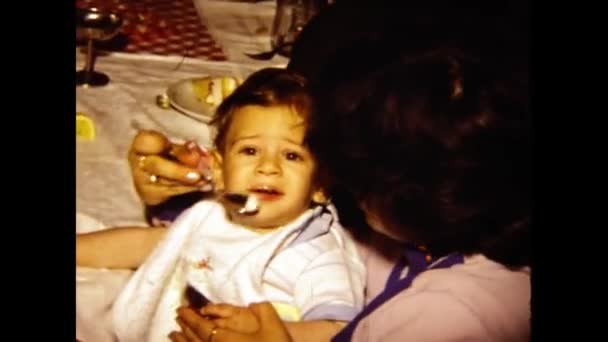 Milan Talya Haziran 1975 Lerde Aile Öğle Yemeği Anıları — Stok video