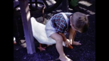 San Diego, ABD Haziran 1947: 40 'lardaki aile deniz tatili anıları sahnesi