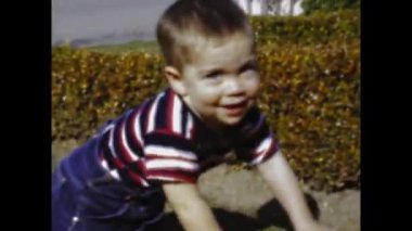 San Diego, ABD Mayıs 1947: Çocuklar 40 'lı yıllardaki American aile anılarını canlandırıyor