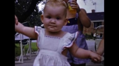 San Diego, ABD Haziran 1947: Amerikan halkı 8mm 'lik aile anıları sahnesi 40' larda