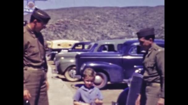 Albuquerque Stany Zjednoczone Czerwiec 1947 Amerykańscy Żołnierze Uśmiechnięci Mieście Scenie — Wideo stockowe