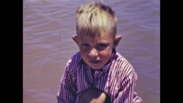Albuquerque Ηνωμένες Πολιτείες Ιούνιος 1947 Άνθρωποι Διακοπές Σκηνή Λίμνη Butte — Αρχείο Βίντεο