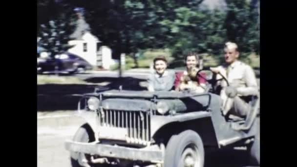 San Diego Egyesült Államok 1947 Június Amerikai Katona Dzsipel Kíséri — Stock videók