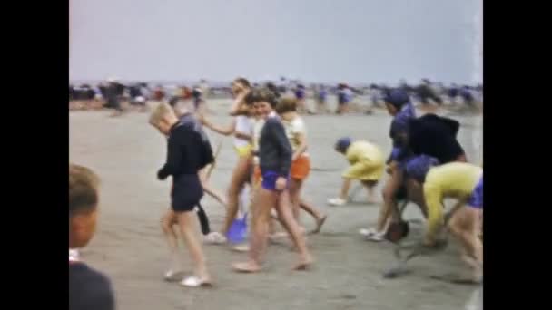 Брюссель Бельгія 1960 Групові Ігри Пляжі — стокове відео
