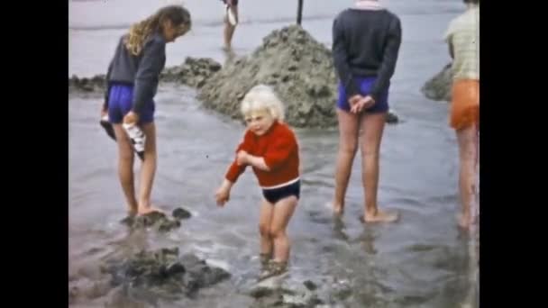 Брюссель Бельгія 1960 Групові Ігри Пляжі — стокове відео