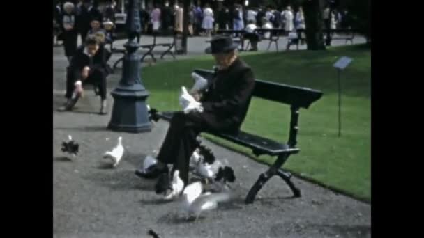 Brussels Belgium June 1960 Old Gentleman Sitting Alone Bench Scene — Vídeos de Stock