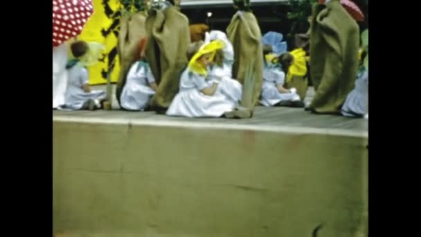Brüksel Belçika Haziran 1960 Larda Gösteri Yapan Çocuklar — Stok video