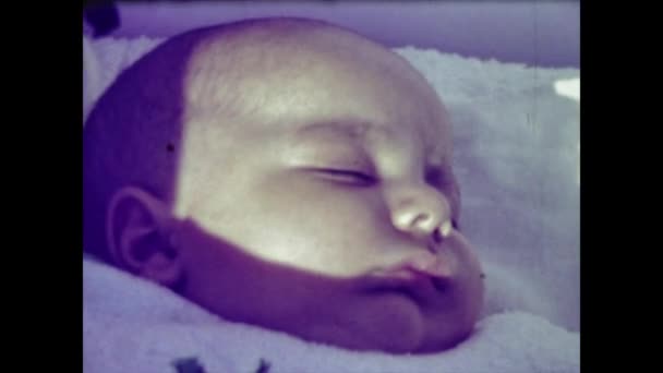 Rimini Olaszország 1958 Június Baby Sleep 8Mm Emlékek Években — Stock videók