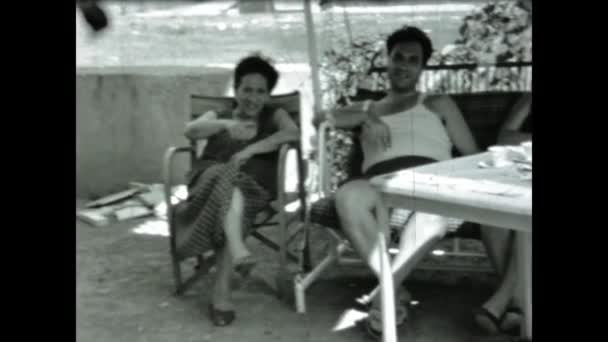 Ρίμινι Ιταλία Ιούνιος 1958 Σκηνές Της Καθημερινής Ζωής Μιας Ιταλικής — Αρχείο Βίντεο