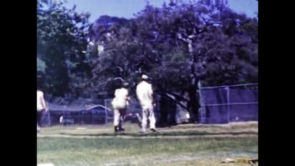 1947年 昭和22年 6月アメリカ合衆国 サンディエゴ 子供野球試合場40代 — ストック動画