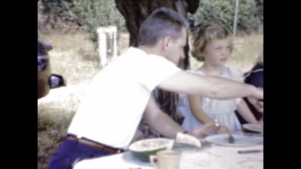 San Diego United States June 1947 Family Outdoor Picnic Scene — Vídeos de Stock
