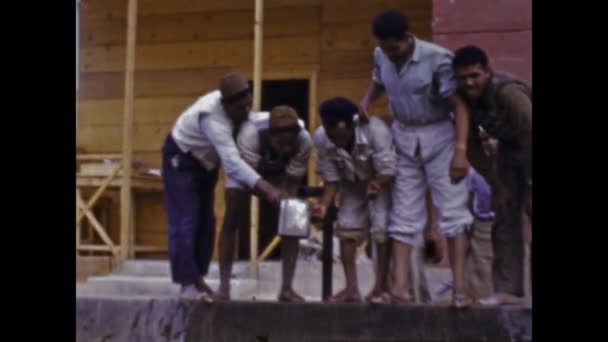 Cairo Egypt May 1947 Poor Egyptian People Refresh Themselves Water — Vídeo de stock
