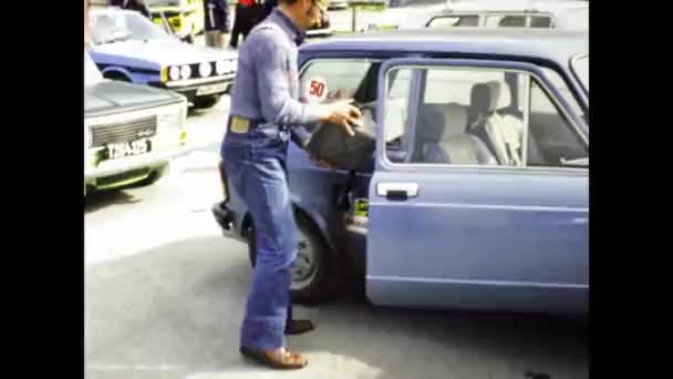 Berlin Almanya Haziran 1976 Lerde Yarış Arabası Sahnesi Için Yakıt — Stok video