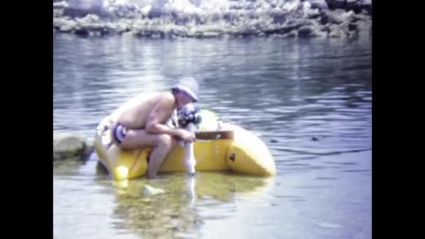 Berlin Germany June 1976 Dinghy Vacation Lake Scene Scene 70S — Vídeo de stock