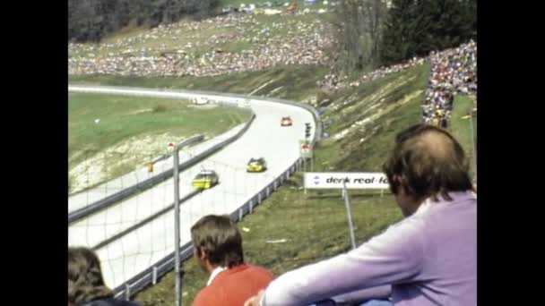 ベルリン ドイツ1976年6月 70年代カーレースサーキットシーン — ストック動画