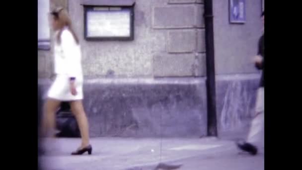 Salzburg Austria June 1976 Sexy Woman Walks Street Scene 70S — Vídeo de stock