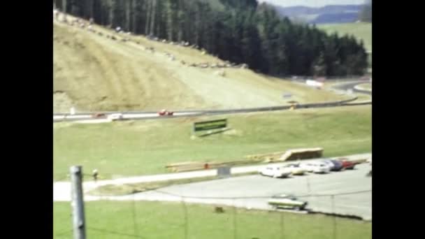 ベルリン ドイツ1976年6月 70年代カーレースサーキットシーン — ストック動画