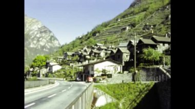 Dolomitler, İtalya 1984: 80 'lerde Dolomitler dağ köyü yaz manzarası