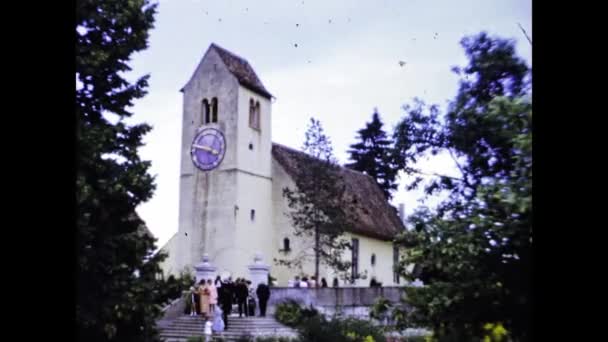 Βερολίνο Γερμανία 1974 Eκκλησία Πιστό Σκηνικό Δεκαετία Του — Αρχείο Βίντεο