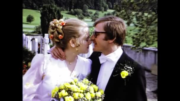 Berlin Germany May 1974 Wedding Couple Kiss Scene Scene 70S — 비디오