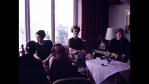 Цюрих Швейцарія Травень 1974 Люди Вдома — стокове відео