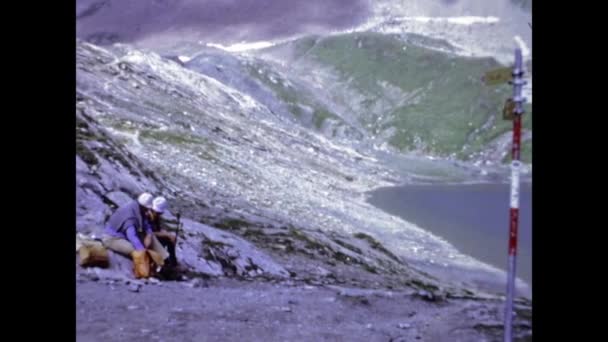 Dolomites Italy May 1974 Hiker Top Mountain Scene 70S — Vídeos de Stock