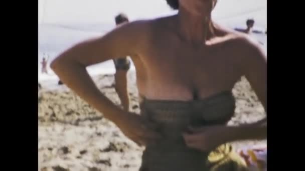 Сан Дієго Сша 1947 Мила Дівчина Консервований Напій Років — стокове відео