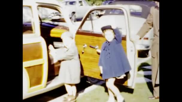 San Diego Usa Juni 1947 Familjen Kliver Bilen För Resan — Stockvideo
