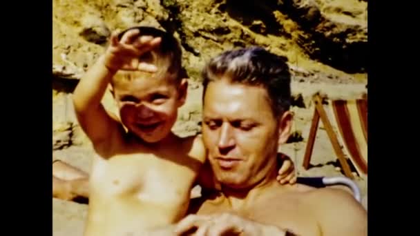 Сан Диего Сша Июнь 1947 Американская Семейная Пляжная Сцена — стоковое видео