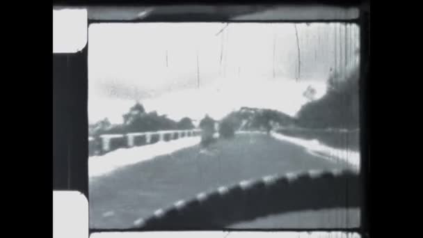 Μιλάνο Ιταλία Μπορεί 1954 Ιταλικά Ταξίδια Αυτοκίνητο Σκηνή Στη Δεκαετία — Αρχείο Βίντεο