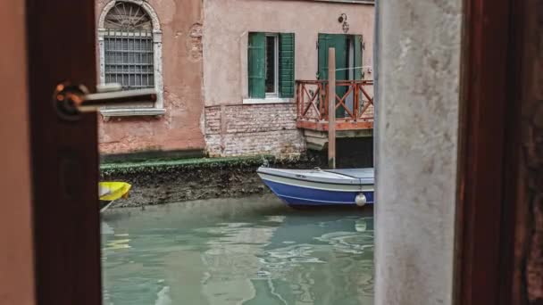 Small Wooden Boat Moored River Venice Scene — Stockvideo
