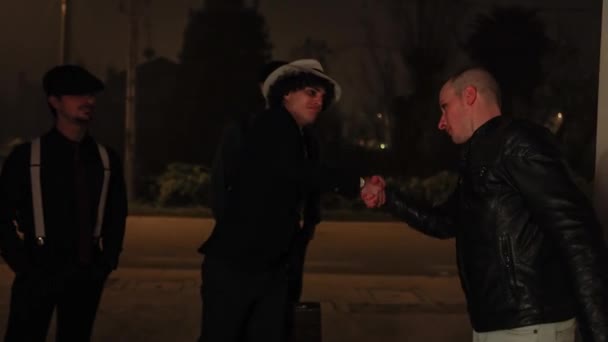 Gangster Black Suit Briefcase His Hand Shakes Hands Finalizes Deal — Vídeos de Stock
