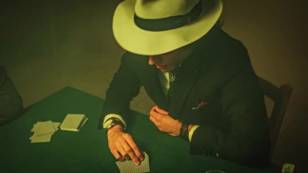 Young Man Plays Poker Friends Green Textured Poker Table Drink — Stok video