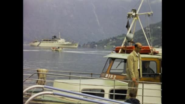 Kopenhag Danimarka Mayıs 1968 Larda Limandaki Insanlar Tekneler — Stok video
