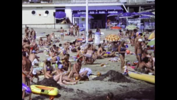 Viserba Italy June 1975 Historic Footage Showing People Visiting Zoo — Stock videók