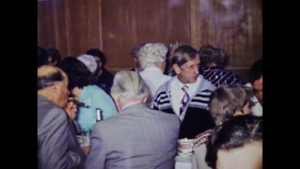 Berlin Germany May 1975 Historic Video Capturing People Dining Restaurant — Vídeo de Stock