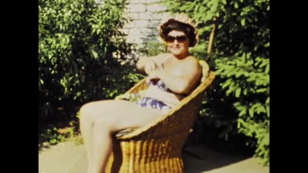 Dolomites Italy June 1975 Woman Sits Relaxes Beautiful Garden Summer — Video