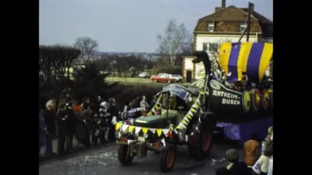 Berlin Germany March 1975 Historical Video Bustling Street Carnival Parade — 图库视频影像