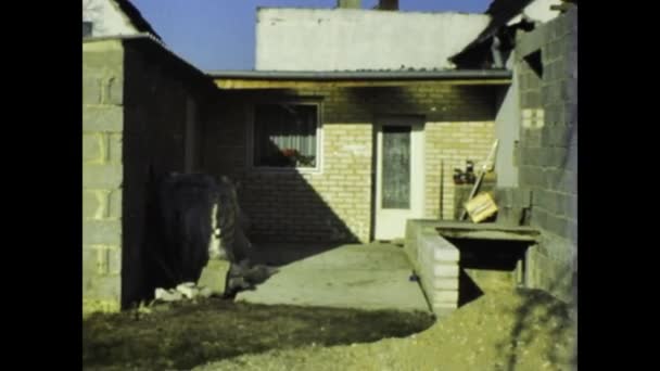 Берлин Германия Март 1975 Ностальгическое Видео Которое Снимает Винтажный Дом — стоковое видео
