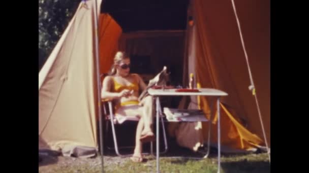 Berlin Germany May 1975 Historic Video Capturing People Camping Vacation — Vídeo de Stock