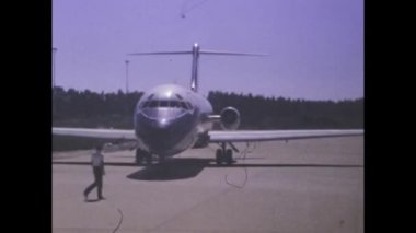 ALGHERO 8 HAZİRAN 1974: 70 'lerin ortasında Alghero havaalanı, 4k dijital görüntü