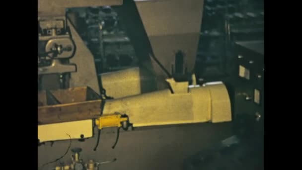 Villanova Del Ghebbo イタリア1975 1975年イタリアの靴工場 4Kデジタル映像 — ストック動画
