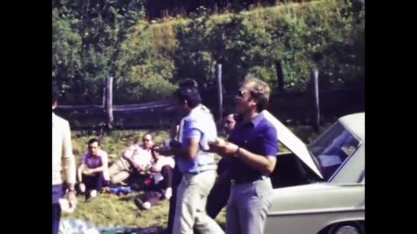 Braies Włochy Czerwca 1974 Ludzie Wakacjach Braies 1974 Zdigitalizowane Nagrania — Wideo stockowe