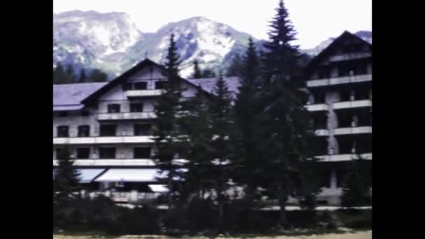 Dolomites Itálie Červen1974 Malebné Záběry Lidí Kteří Užívají Letní Dovolenou — Stock video