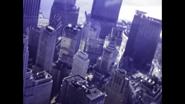 ニューヨーク アメリカ1975年5月 上から見たニューヨーク70年代半ば 4Kでデジタル化されたヴィンテージ映像 — ストック動画
