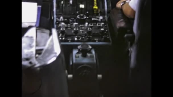 Olbia Itália Junho 1974 Uma Filmagem Fascinante Interior Cockpit Avião — Vídeo de Stock