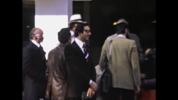 ロンドン イギリス1975年6月9日 ロンドンのビジネスマンが70年代半ば 4Kデジタル化された映像 — ストック動画